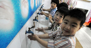 Tokyo: Children mark World Hand-Washing Day with special dance